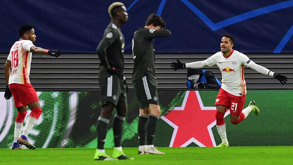 Justin Kluivert celebra una anotación frente al United