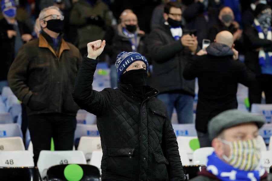 Cerca de 2 mil aficionados del Chelsea se dieron cita en Stamford Bridge