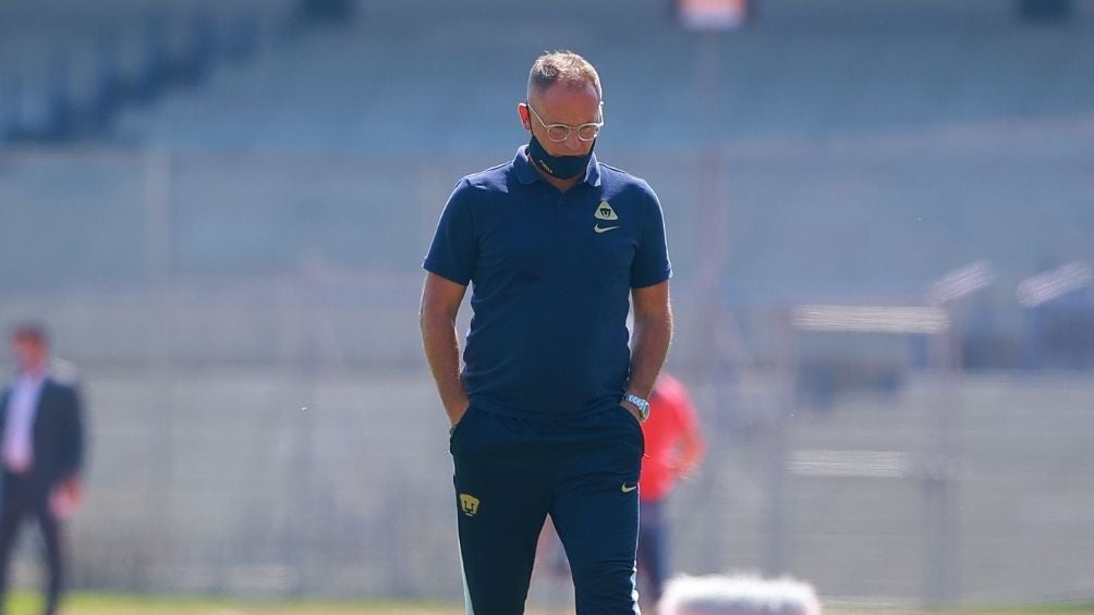 Andrés Lillini en un partido con Pumas 