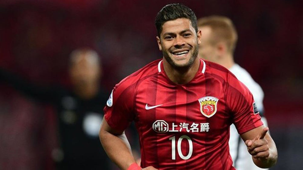 Hulk festeja un gol con Shanghai SIPG