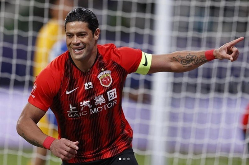 Hulk festeja un gol con Shanghai SIPG