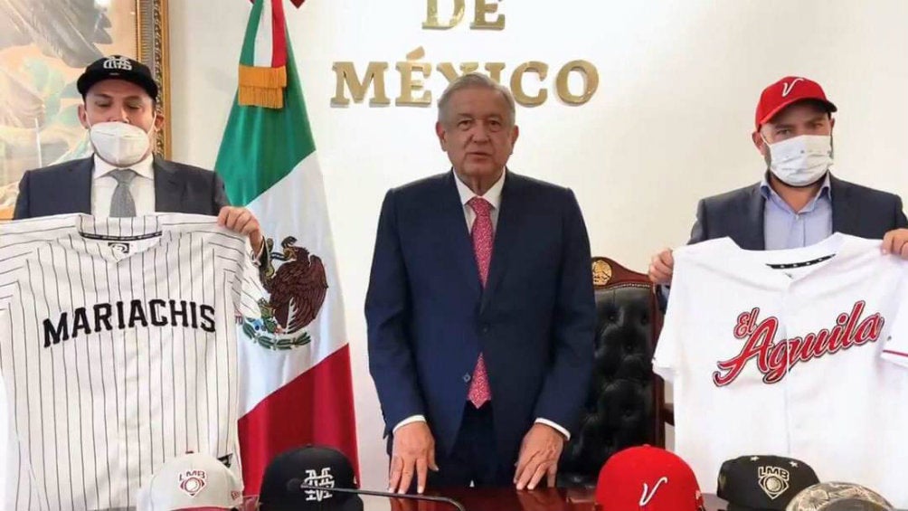 LMB: AMLO anunció el regreso del Águila de Veracruz y la llegada de los Mariachis de Guadalajara