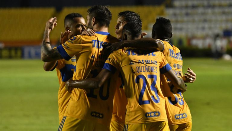 Tigres en festejo de gol 