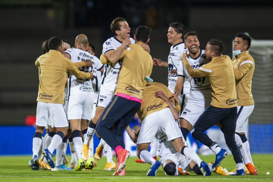 Jugadores de Pumas celebrando pase a la Final