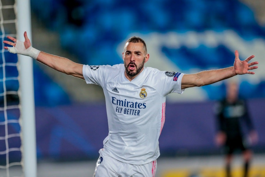 Karim Benzema festejando un gol con el Real Madrid