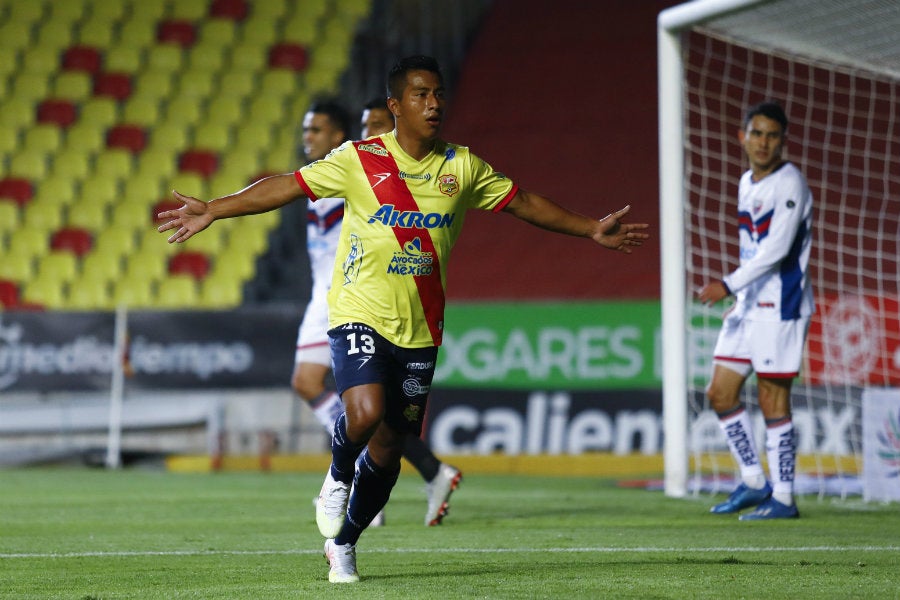 Alfonso Tamay celebra su gol ante los Potros de Hierro