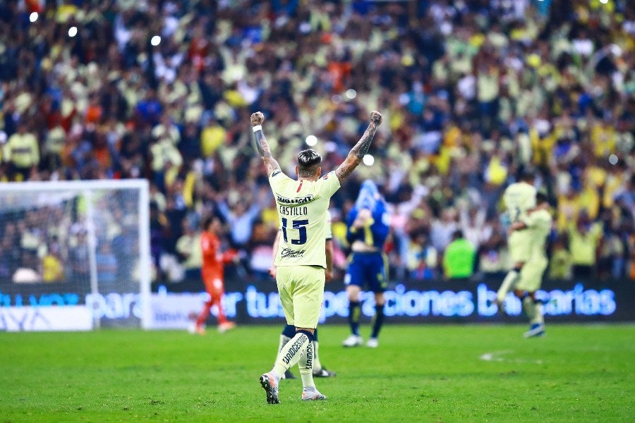 Nicolás Castillo en un partido con el América