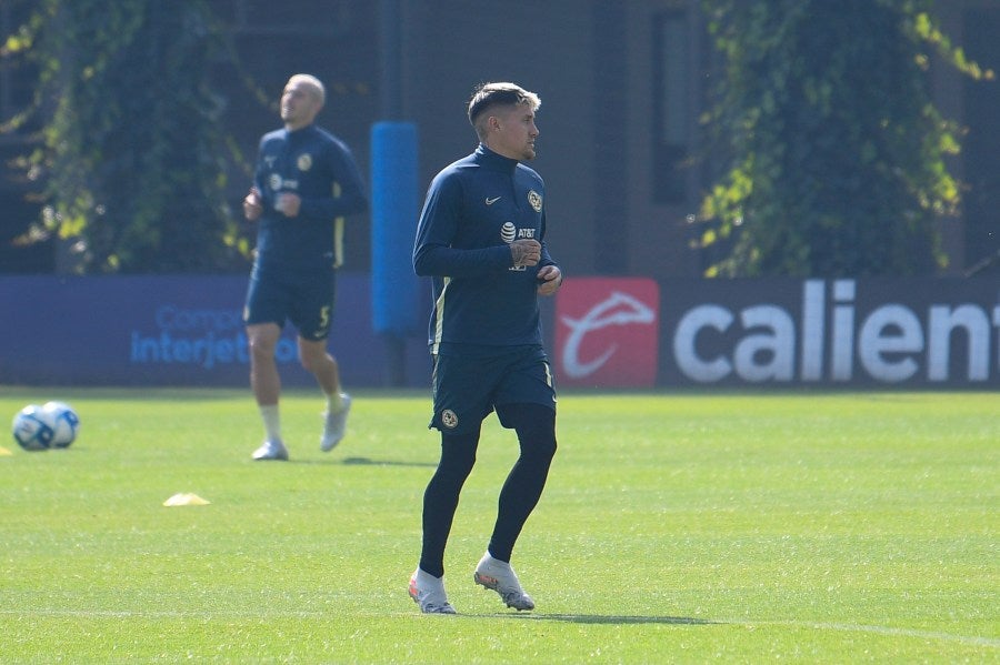 Nicolás Castillo en un entrenamiento con el América