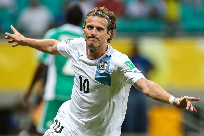 Diego Forlán en festejo de gol