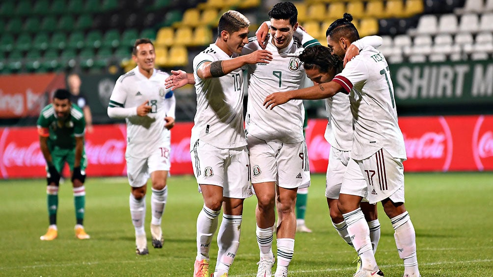 Jugadores del Tri festeja un gol en partido amistoso 