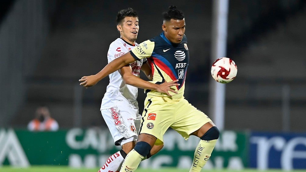 Bryan Colula durante un partido con Xolos