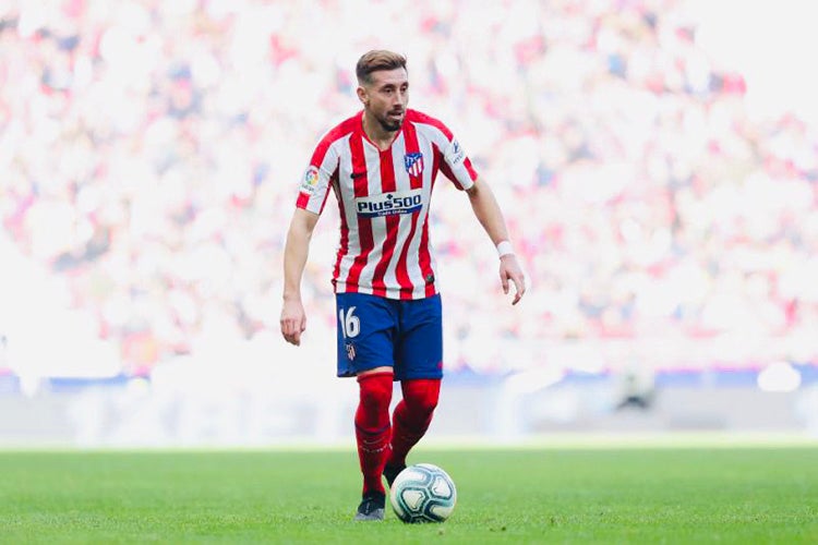 Héctor Herrera durante un duelo con el Atlético de Madrid 