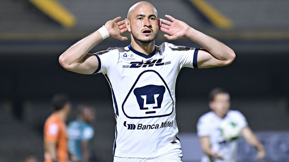 Carlos González celebra su gol en la Final con Pumas