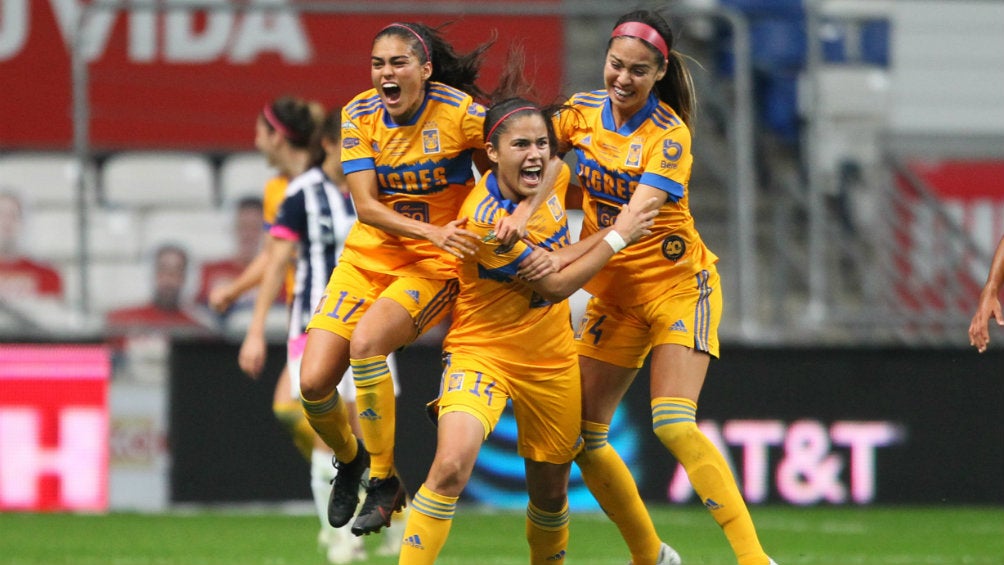 Tigres Femenil en festejo de gol