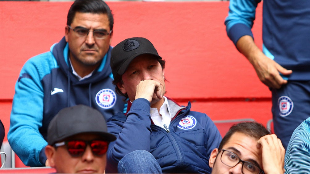 Jaime Ordiales observa un duelo de Cruz Azul 