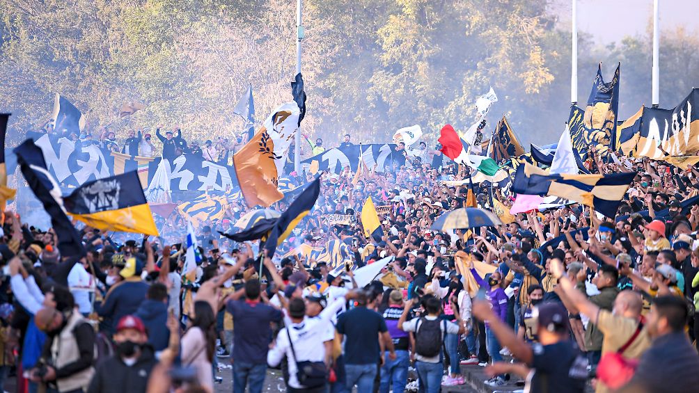 Aficionados de Pumas se reunieron en el hotel de concentración