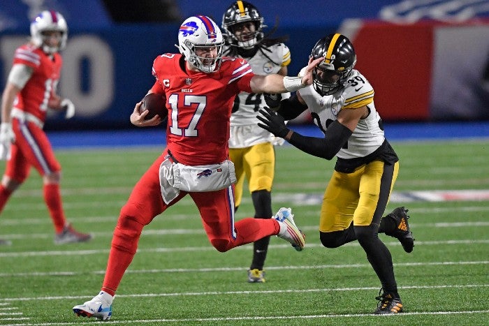 Josh Allen escapa de la tacleada