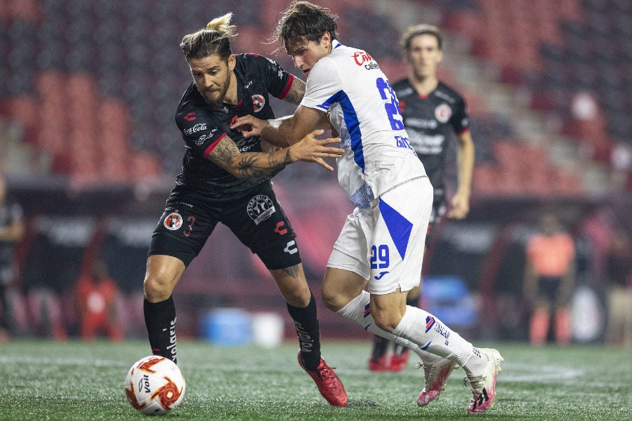 Barbieri en juego ante Cruz Azul