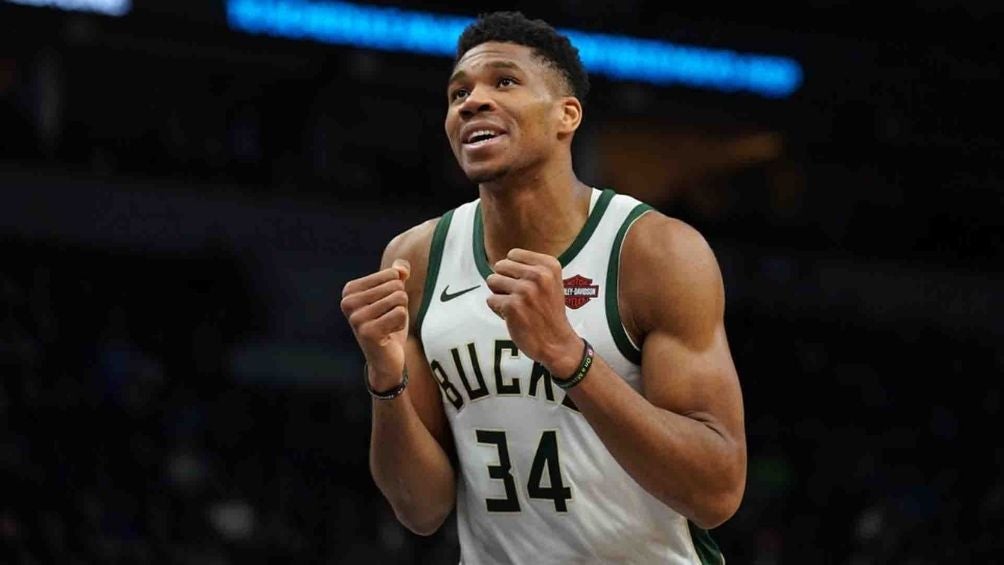 Giannis Antetokounmpo en partido con los Bucks 