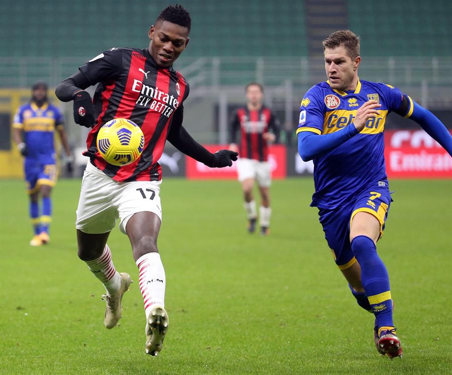 Leao en acción ante Parma