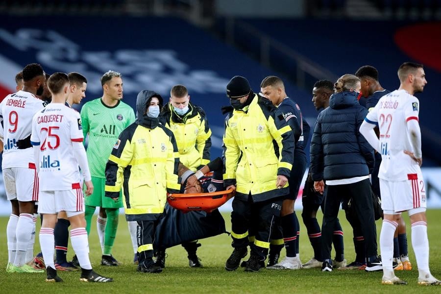 Neymar se lesionó en derrota vs Lyon