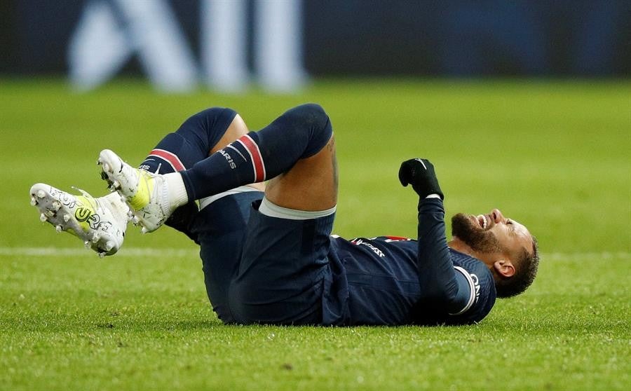 Neymar se lesionó en derrota vs Lyon