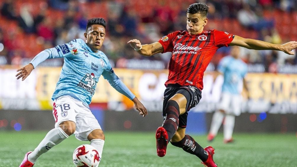 Christian Cueva en partido con Pachuca 