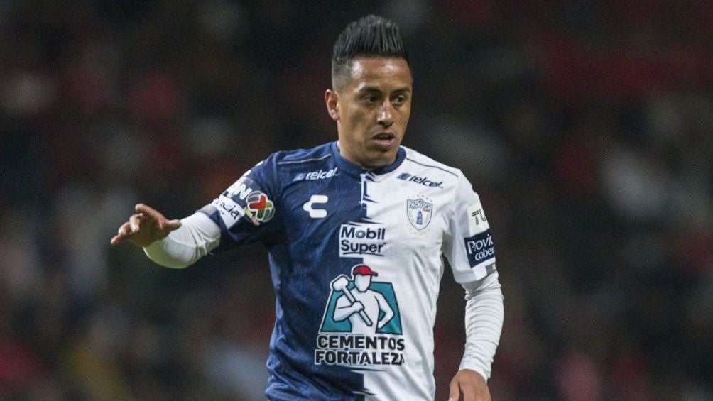 Christian Cueva en partido con Pachuca 