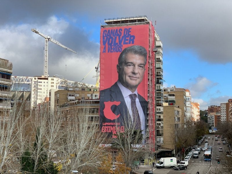 Publicidad de Joan Laporta cerca del Santiago Bernabéu