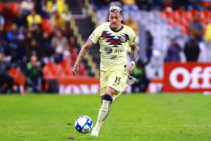 Nico Castillo durante un partido con América