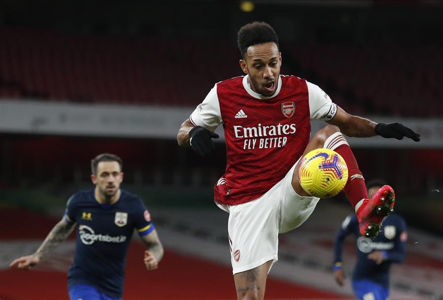 Pierre Emerik Aubameyang ante Southampton