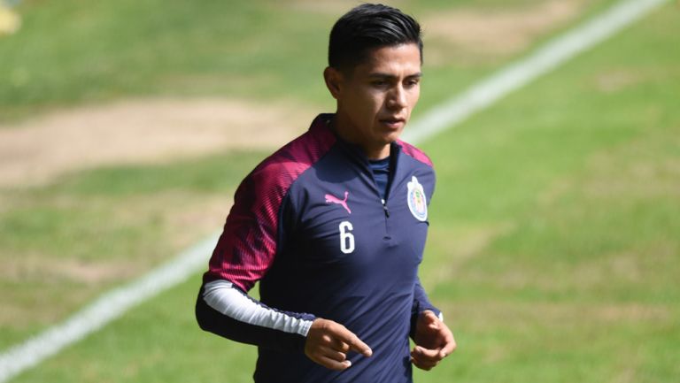 Villalpando en un entrenamiento con Chivas