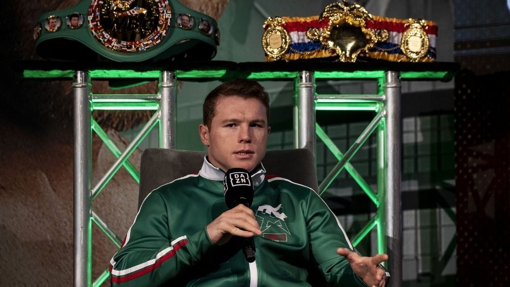 Canelo Álvarez durante un evento 