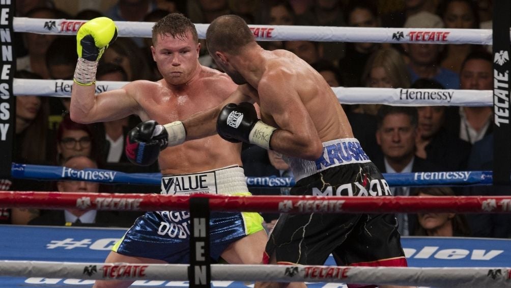 Canelo en su pelea ante Kovalev