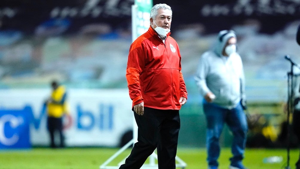 Víctor Manuel Vucetich durante un partido con Chivas