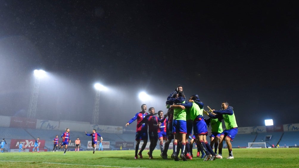 Jugadores del Atlante celebran gol vs Tampico Madero