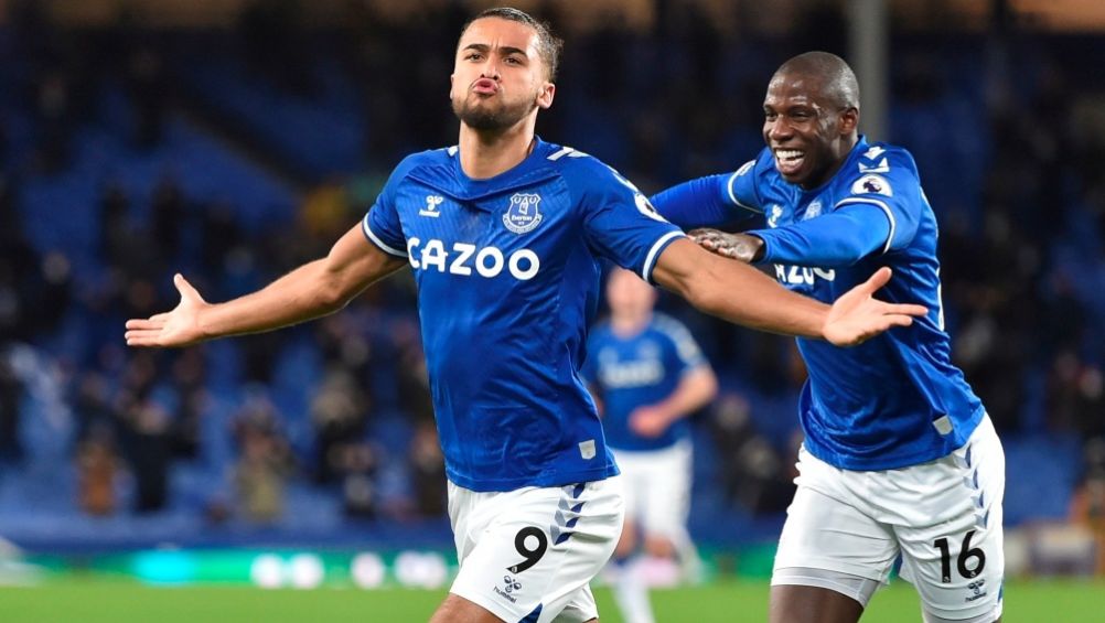 Jugadores del Everton festejando el primer gol