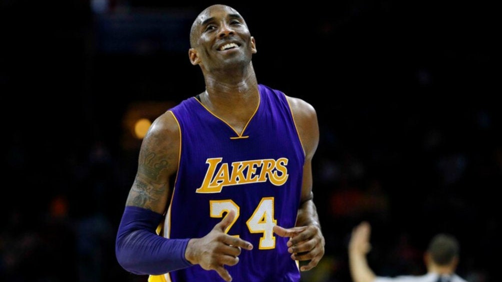 Kobe Bryant en partido con Lakers