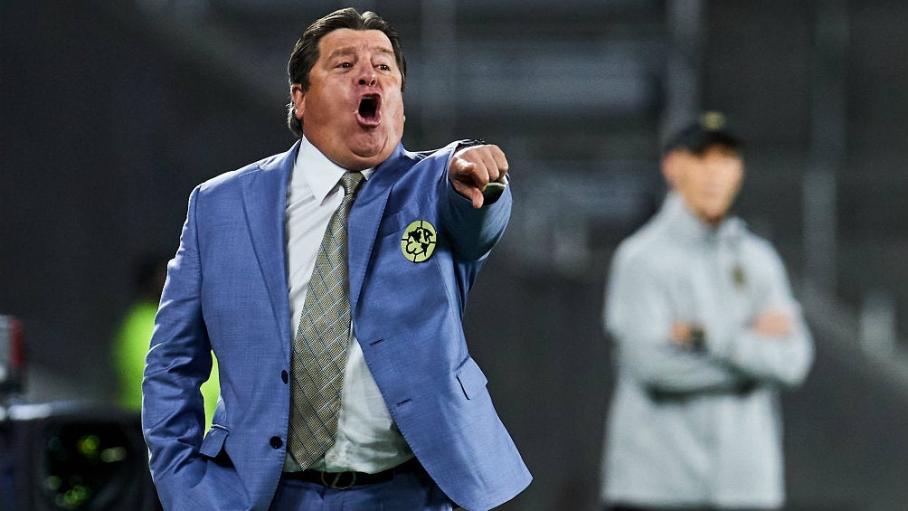 Miguel Herrera en partido con América