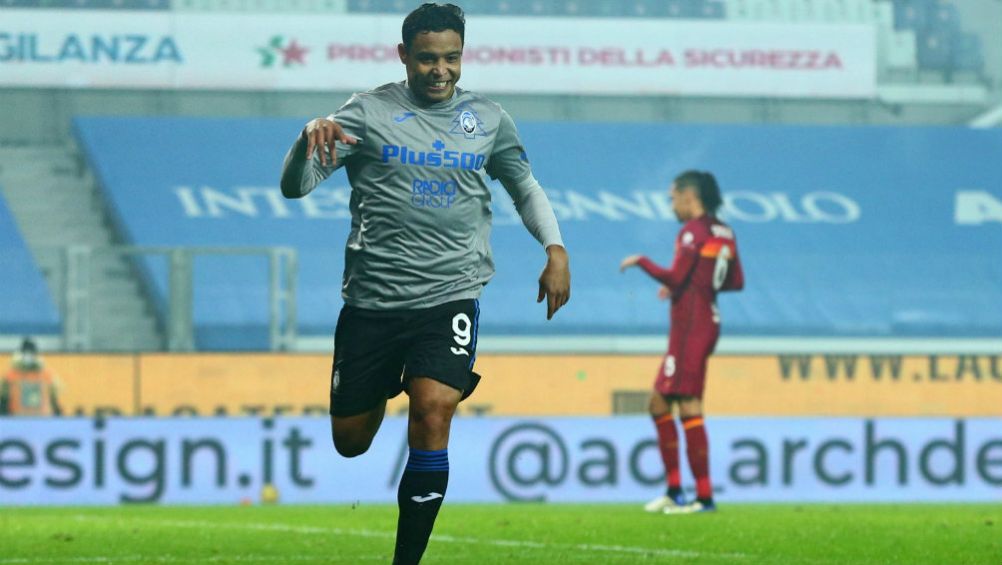 Luis Muriel celebrando su anotación ante Roma