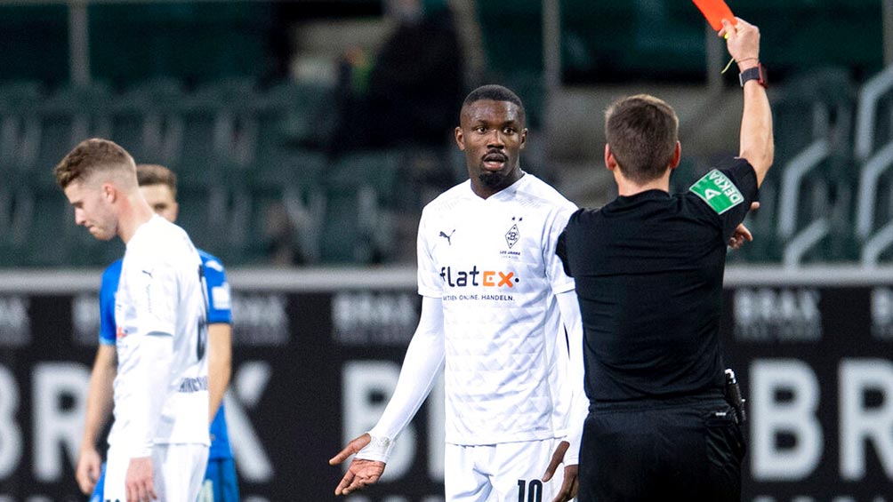 Mönchengladbach: Castiga a Marcus Thuram con un mes de sueldo por escupir a rival