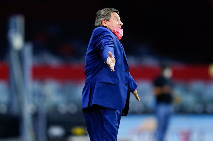 Miguel Herrera durante un partido con América