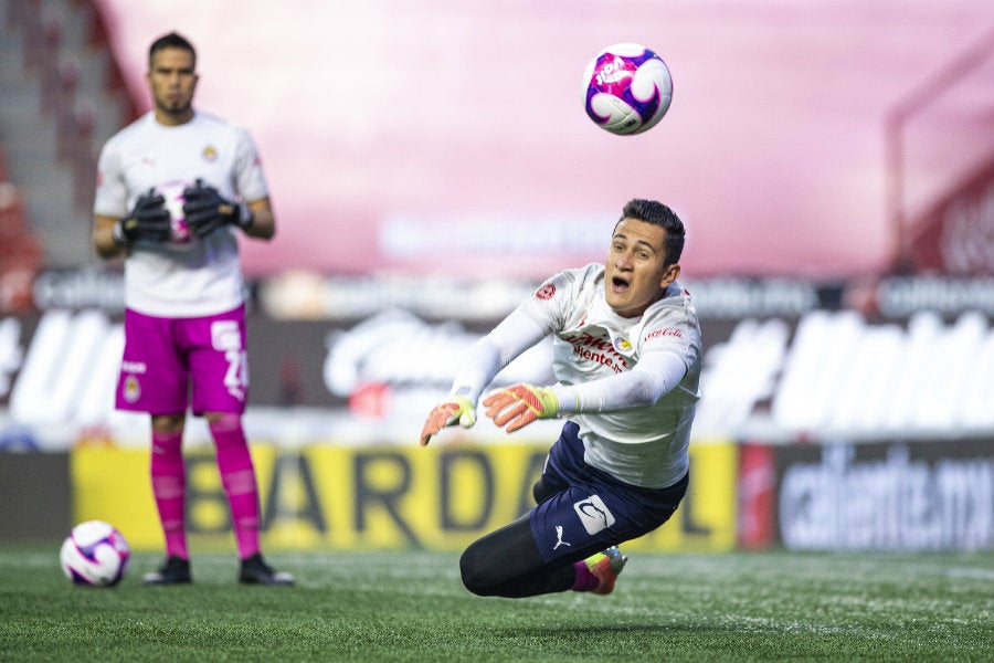 El arquero el calentamiento previo a partido ante Xolos 