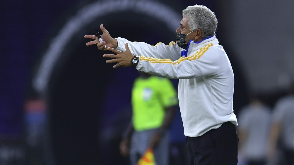 Tuca Ferretti durante un partido con Tigres