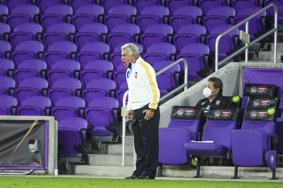 Tuca Ferretti durante un partido con Tigres