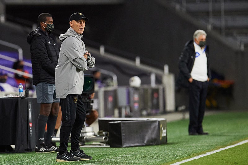 Bob Bradley durante el duelo del LAFC ante Tigres 