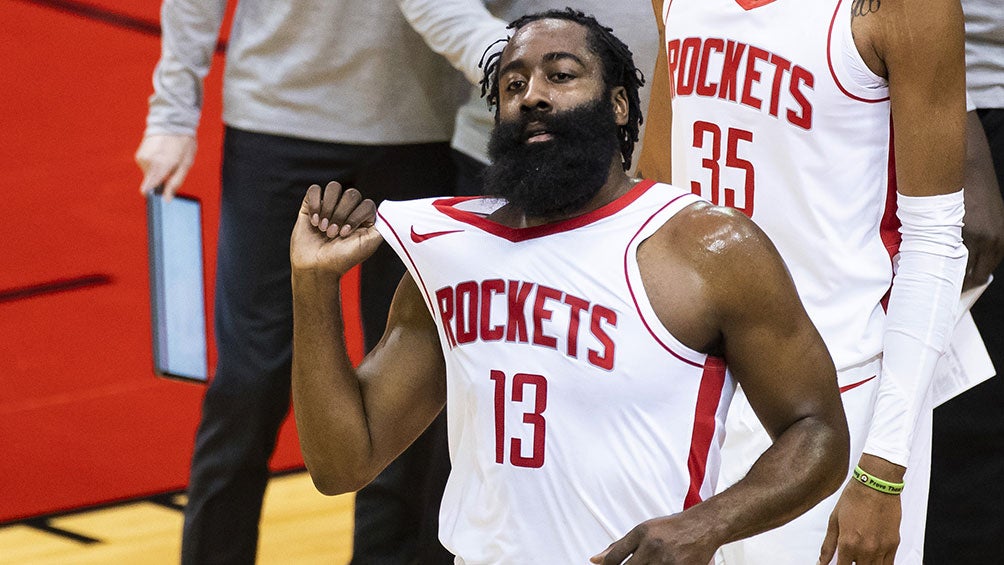 James Harden en un partido con los Rockets