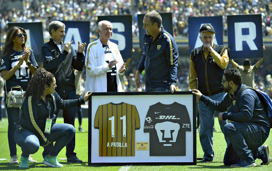 Aaron 'Gansito' Padilla homenajeado por Pumas en Ciudad Universitaria