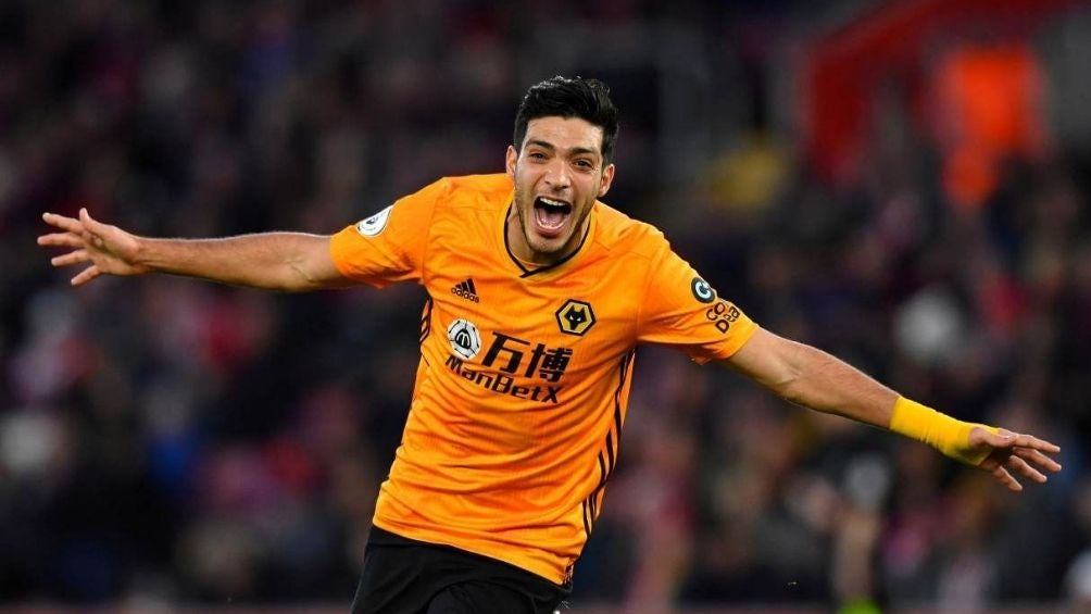 Raúl Jiménez en un juego de Wolverhampton 