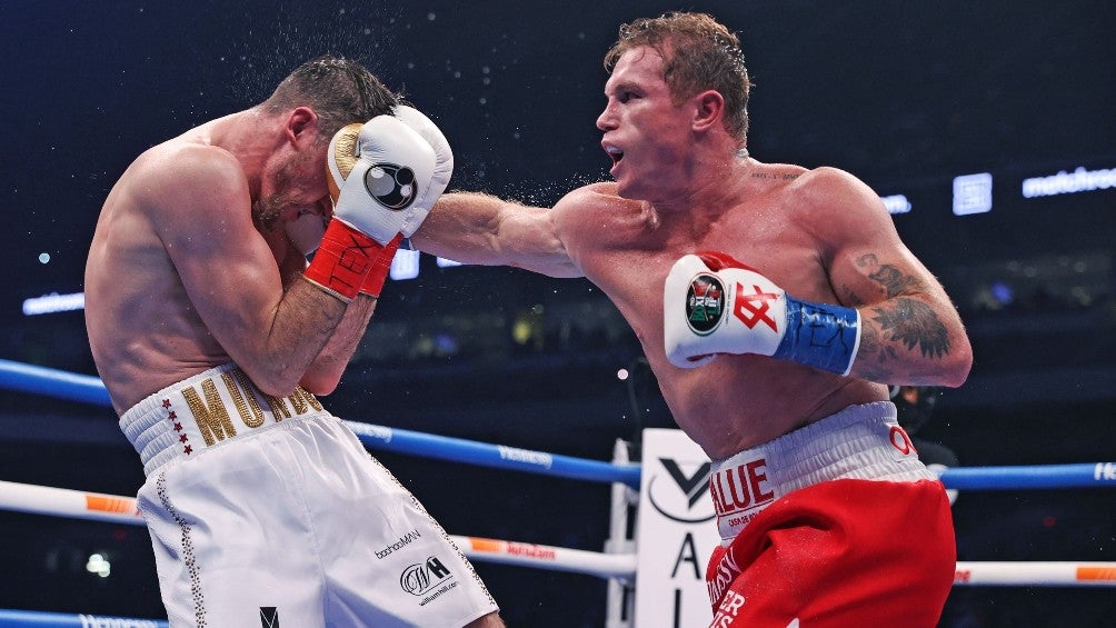 Canelo Álvarez en victoria sobre Callum Smith